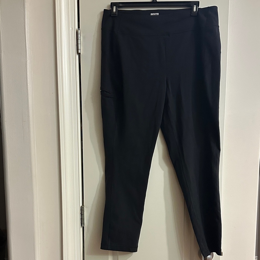 Duluth Trading Co Women's Black Cropped Pants